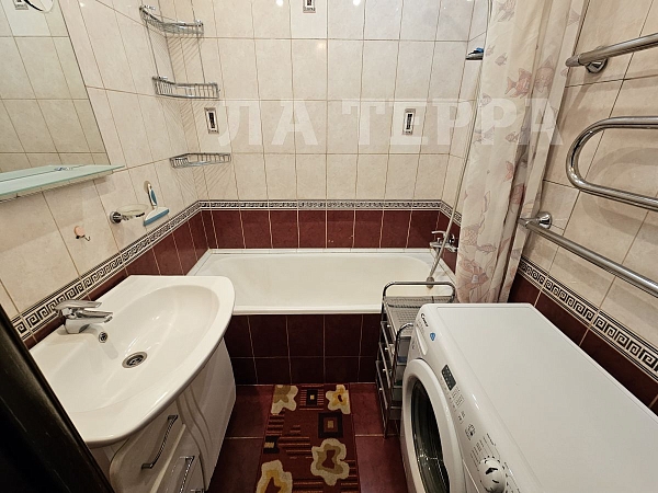 Квартира по адресу: Москва, Строгино, Строгинский б-р, 4к1, общая площадь 65.3 (№74459)