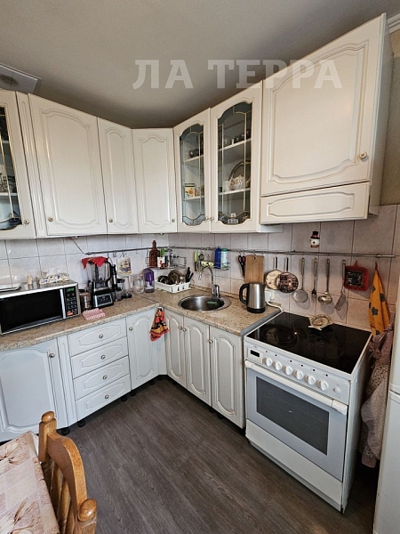 Квартира по адресу: Москва, Строгино, Строгинский б-р, 4к1, общая площадь 65.3