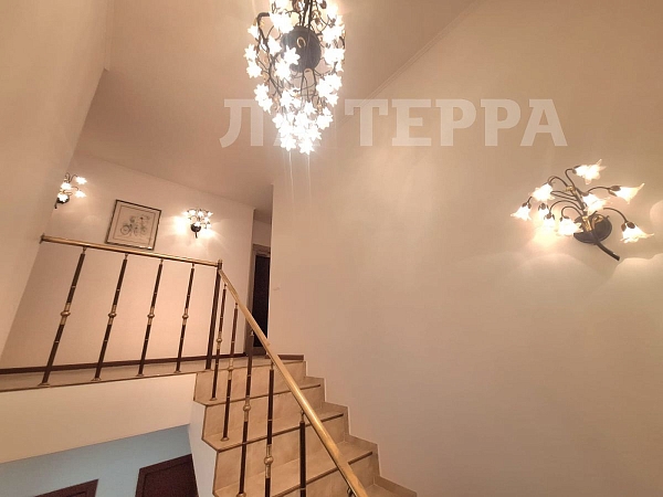 Таунхаус, 200 кв.м., Красногорск, 17 кв-л, 4к6 (№74242) Таунхаус, 200 кв.м., Красногорск, 17 кв-л, 4к6 (№74242)